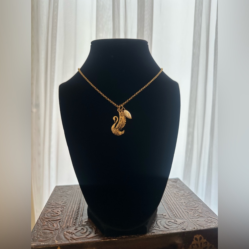 Stainless steel swan necklace